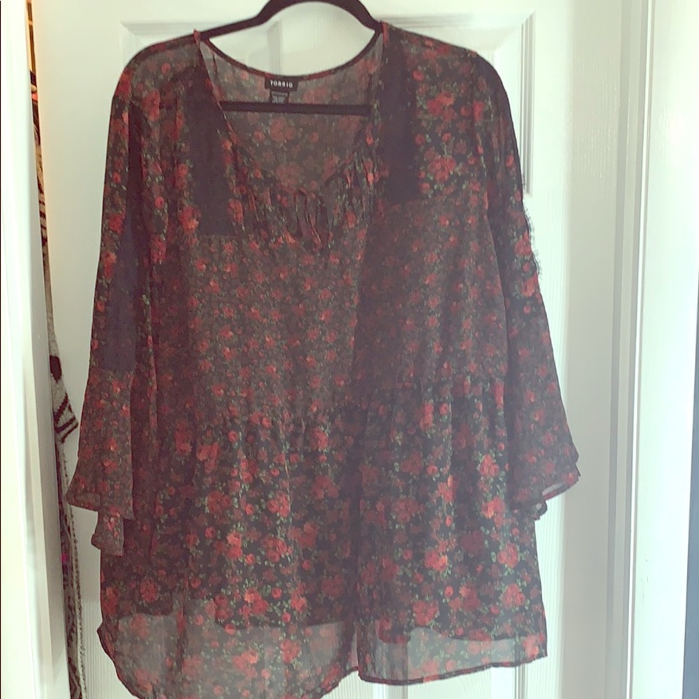 Cute 3/4 length bell sleeve top